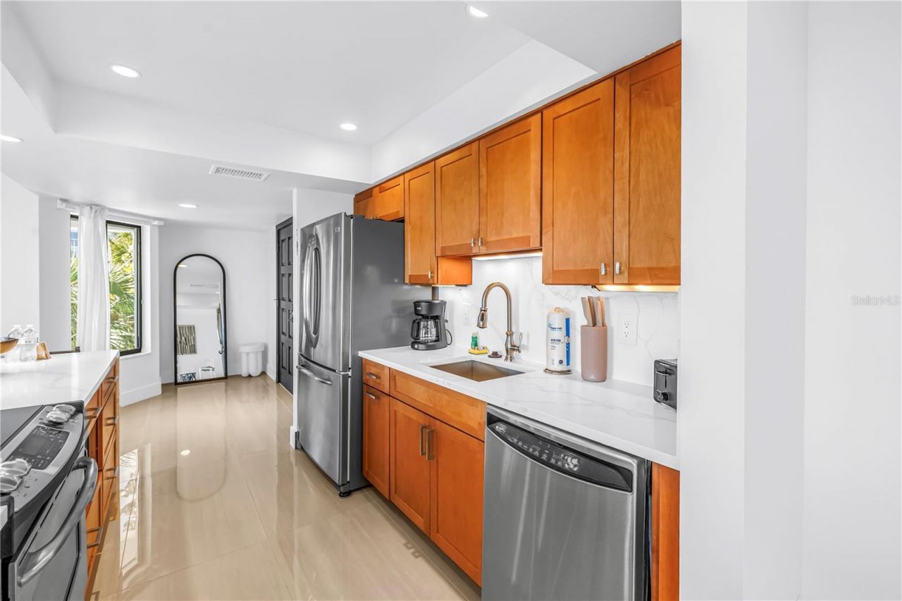 450 Beach Road, Unit 4, Sarasota, FL 34242 Photo