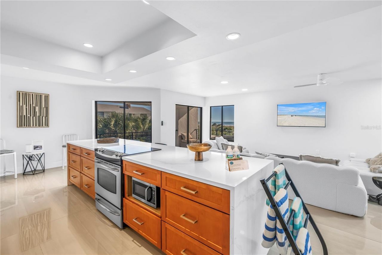 450 Beach Road, Unit 4, Sarasota, FL 34242 Photo