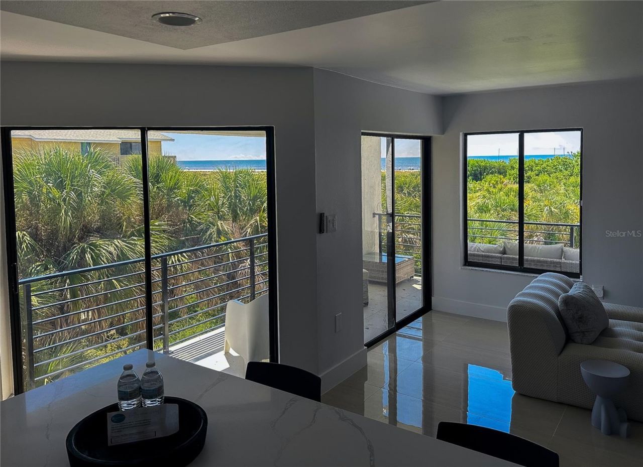 450 Beach Road, Unit 4, Sarasota, FL 34242 Photo