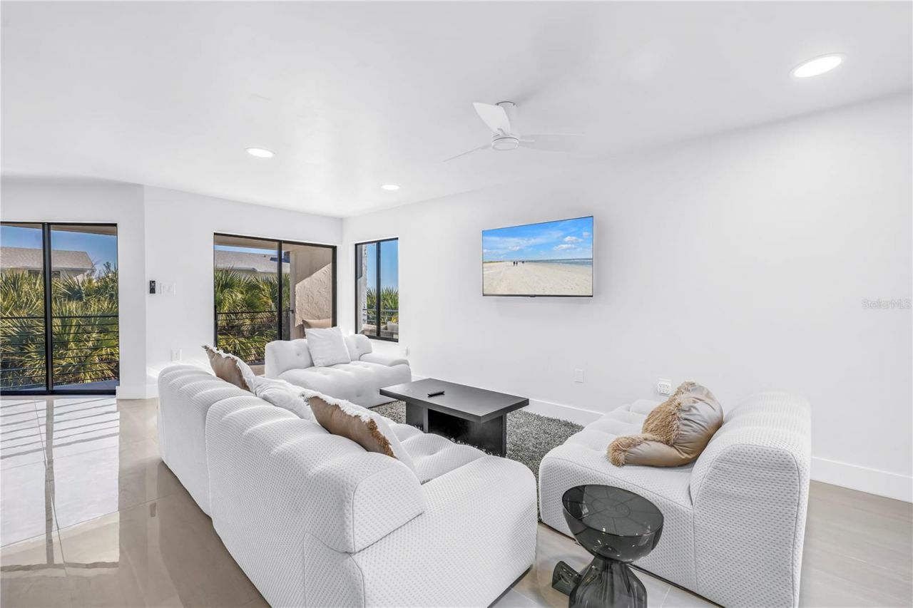 450 Beach Road, Unit 4, Sarasota, FL 34242 Photo