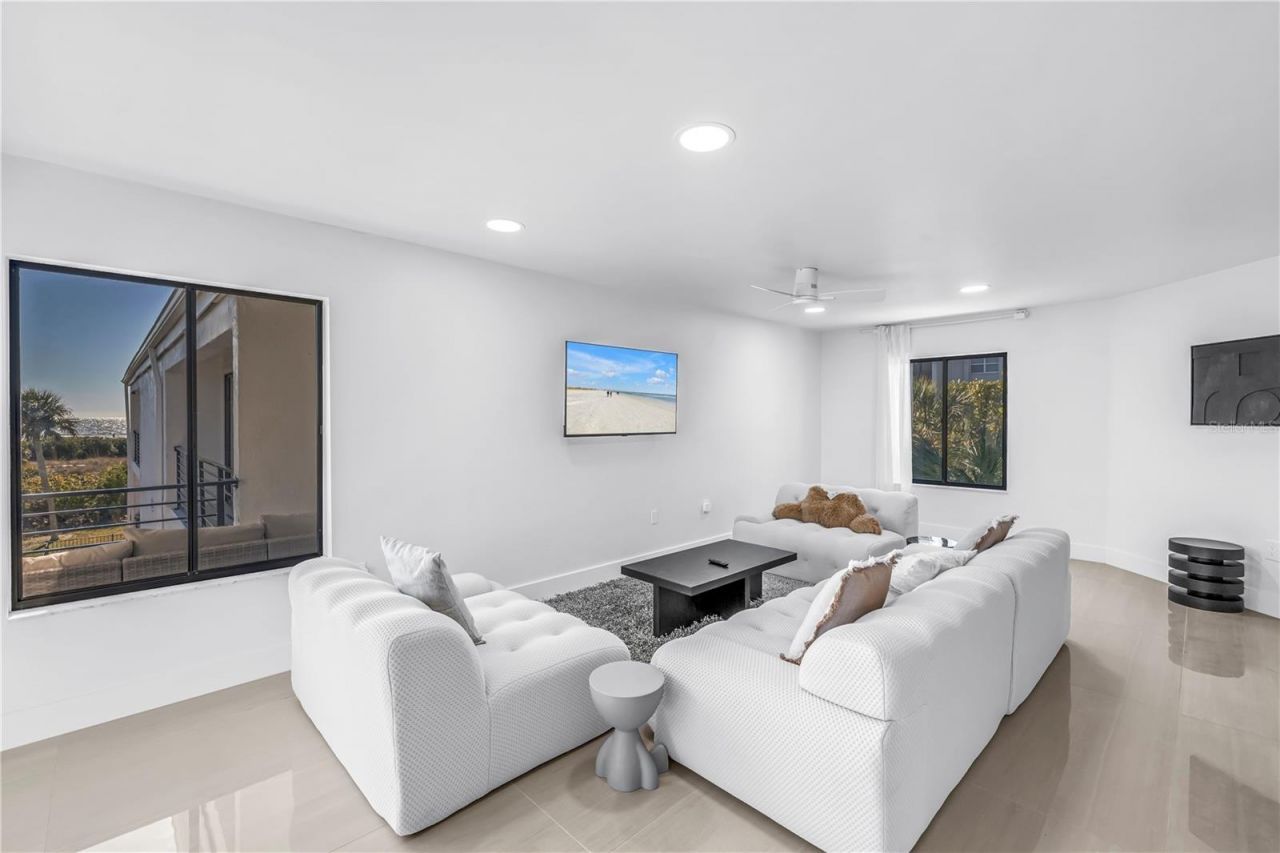 450 Beach Road, Unit 4, Sarasota, FL 34242 Photo