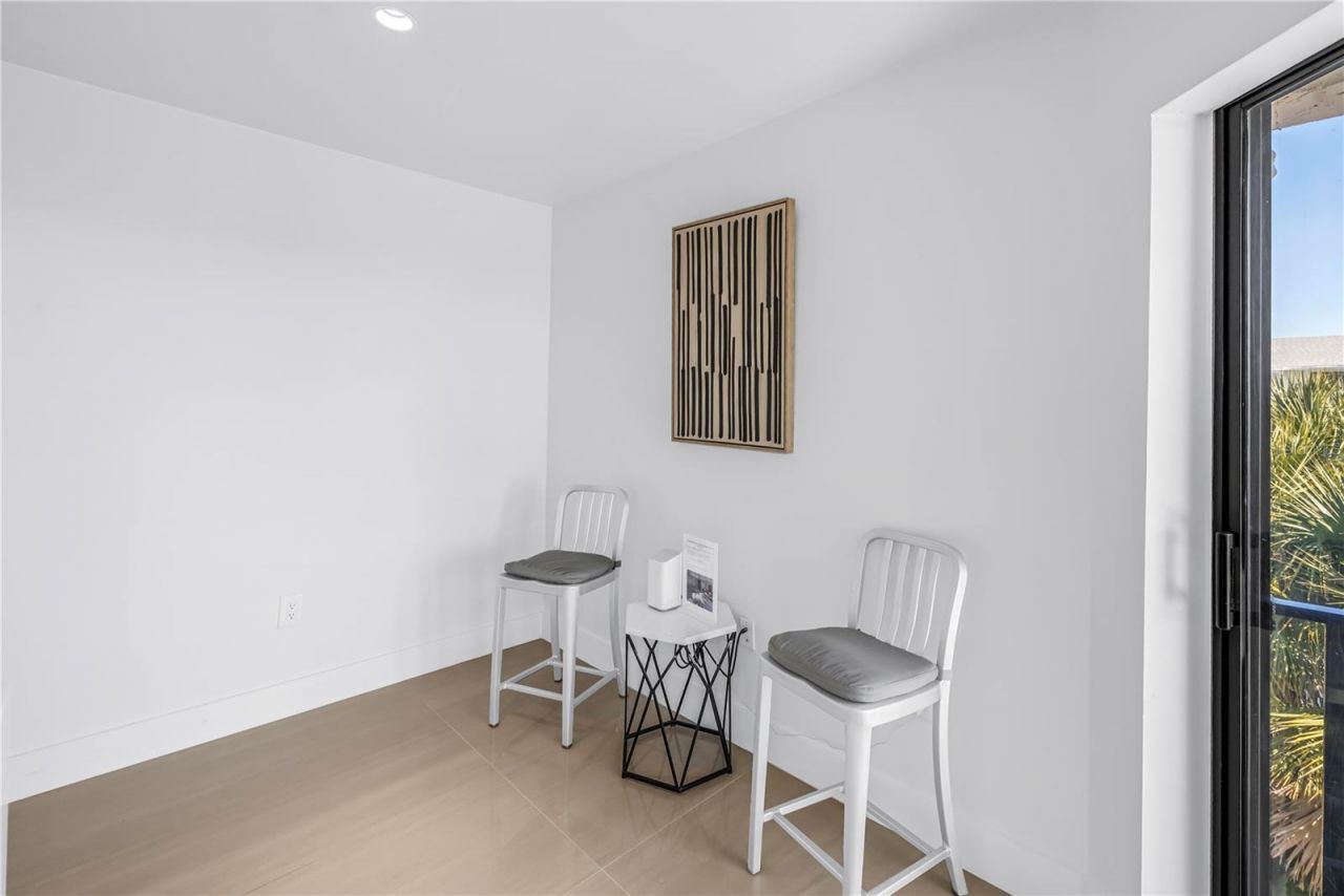 450 Beach Road, Unit 4, Sarasota, FL 34242 Photo