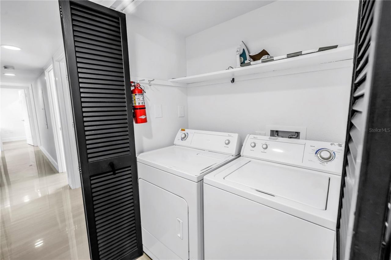 450 Beach Road, Unit 4, Sarasota, FL 34242 Photo