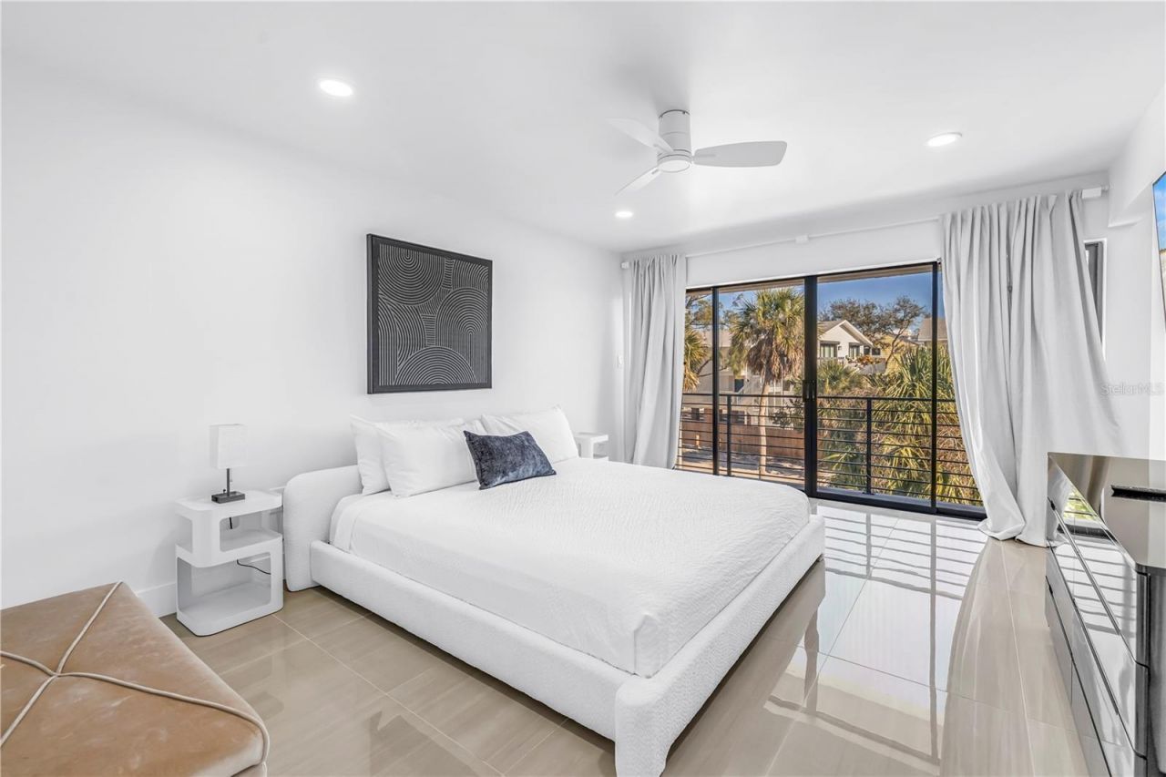 450 Beach Road, Unit 4, Sarasota, FL 34242 Photo