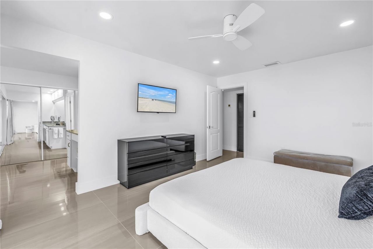 450 Beach Road, Unit 4, Sarasota, FL 34242 Photo