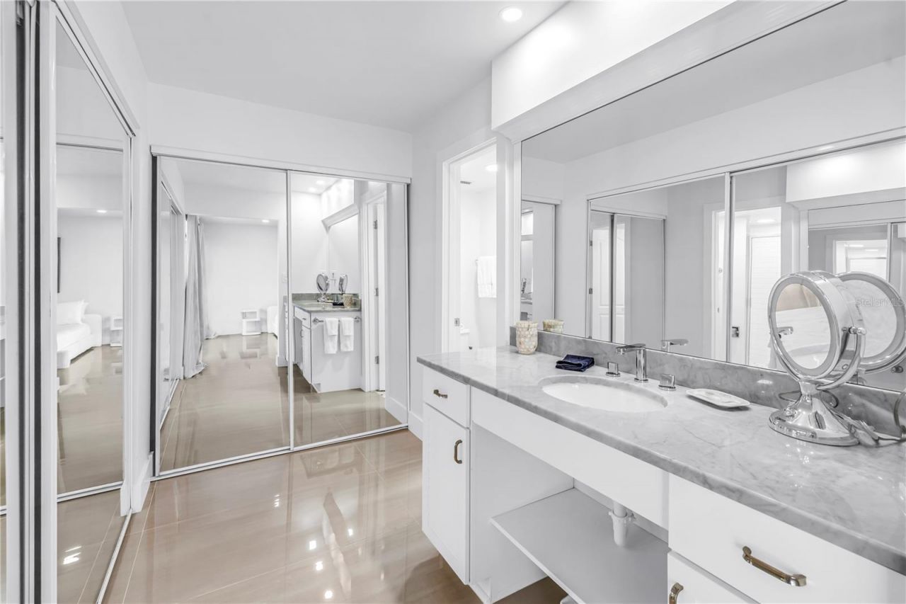 450 Beach Road, Unit 4, Sarasota, FL 34242 Photo