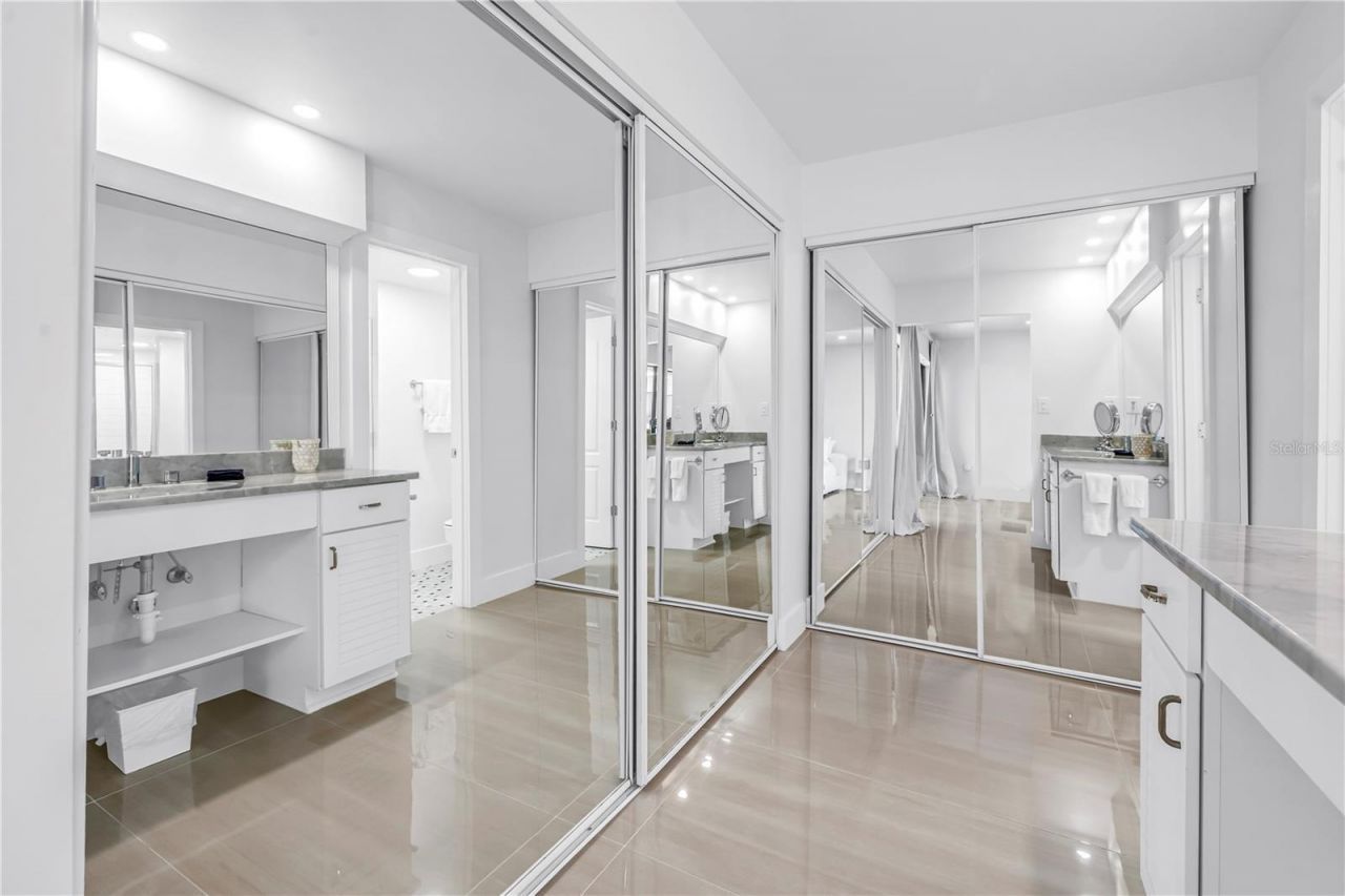 450 Beach Road, Unit 4, Sarasota, FL 34242 Photo