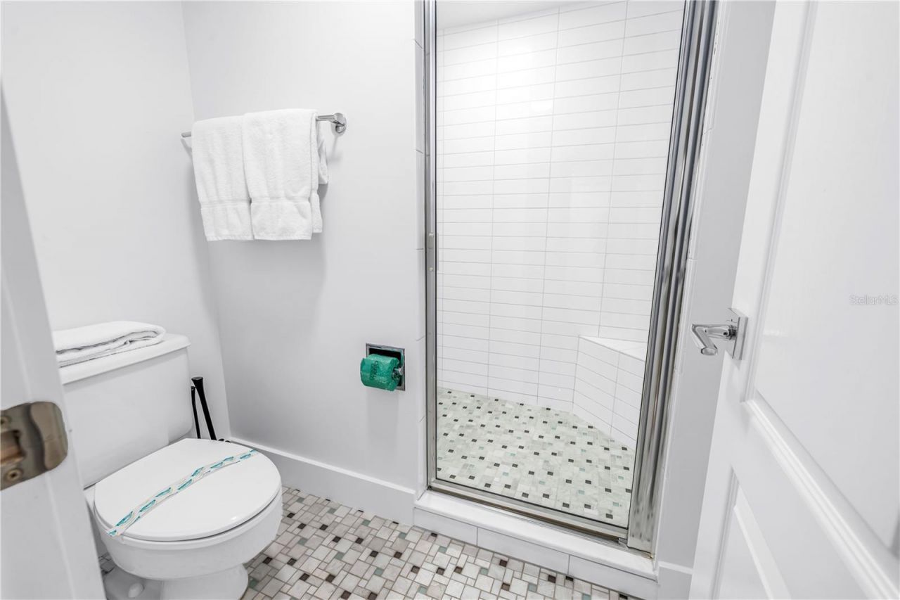 450 Beach Road, Unit 4, Sarasota, FL 34242 Photo