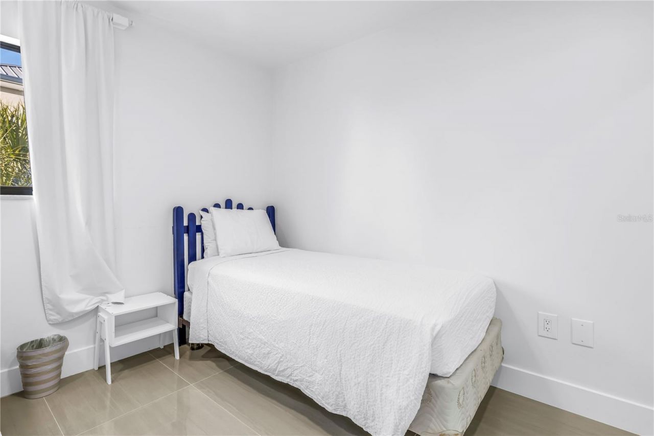 450 Beach Road, Unit 4, Sarasota, FL 34242 Photo