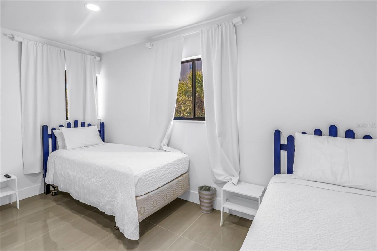 450 Beach Road, Unit 4, Sarasota, FL 34242 Photo