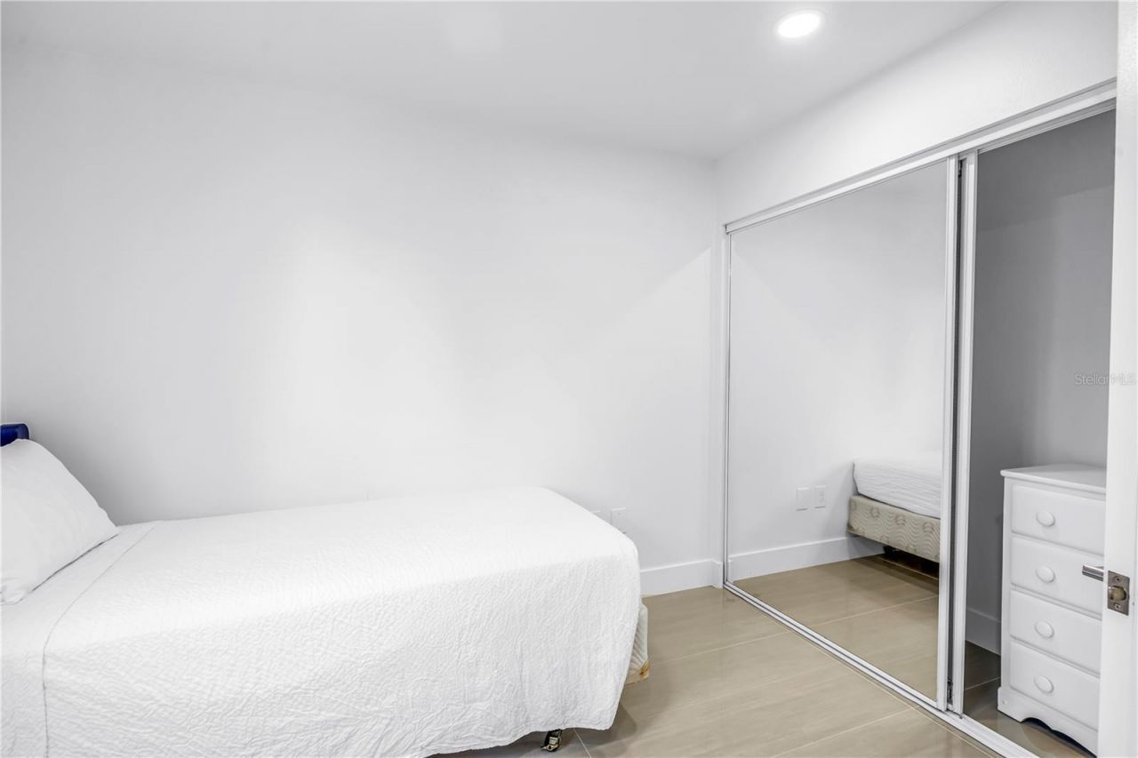 450 Beach Road, Unit 4, Sarasota, FL 34242 Photo