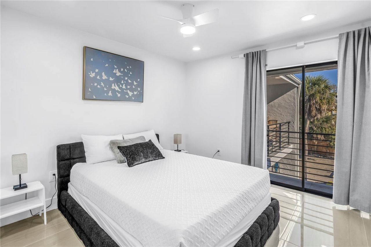 450 Beach Road, Unit 4, Sarasota, FL 34242 Photo