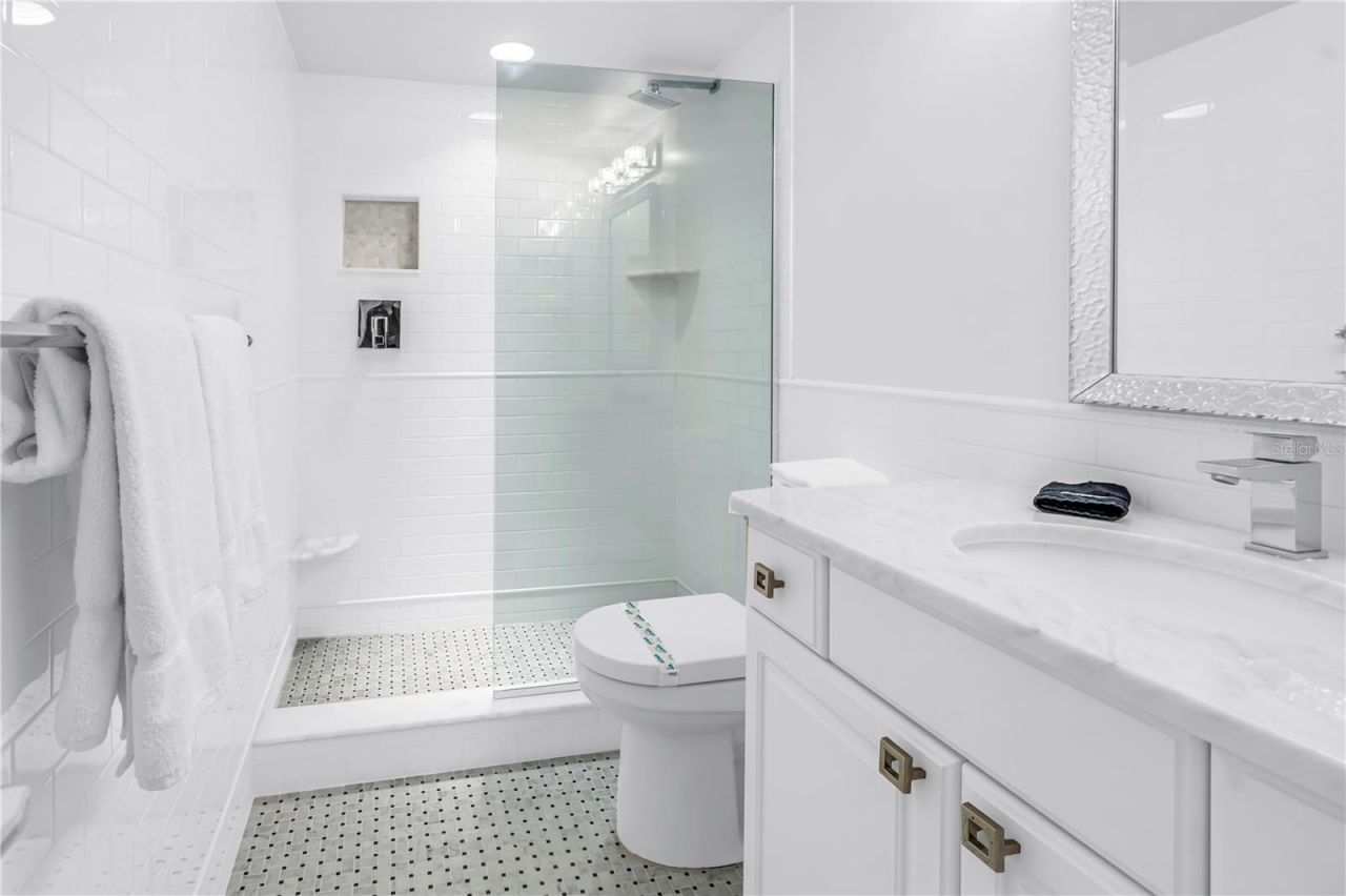 450 Beach Road, Unit 4, Sarasota, FL 34242 Photo