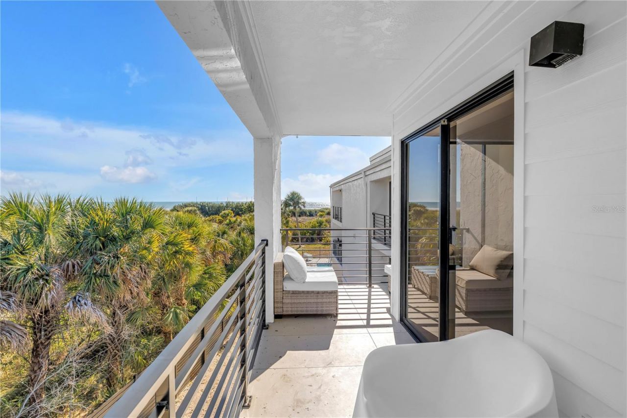 450 Beach Road, Unit 4, Sarasota, FL 34242 Photo