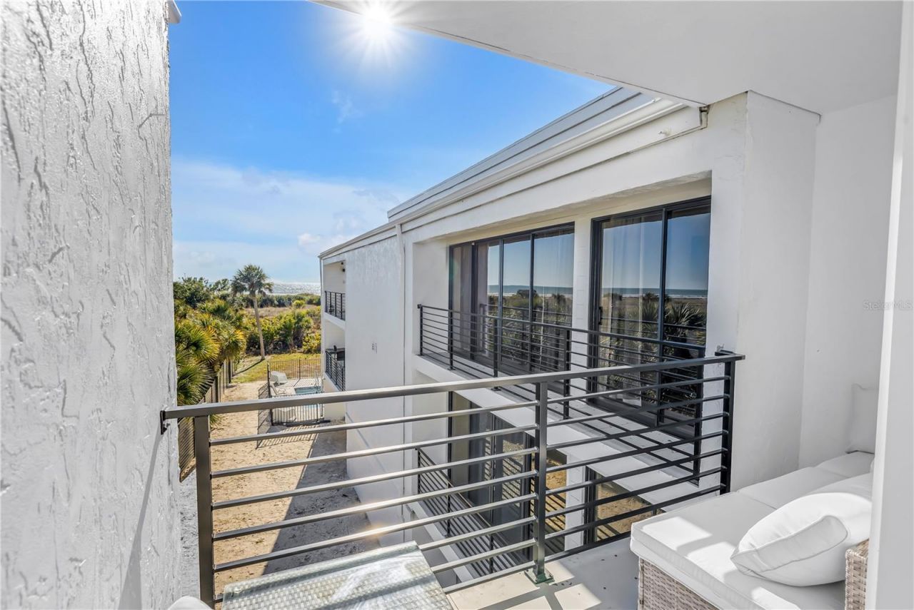 450 Beach Road, Unit 4, Sarasota, FL 34242 Photo