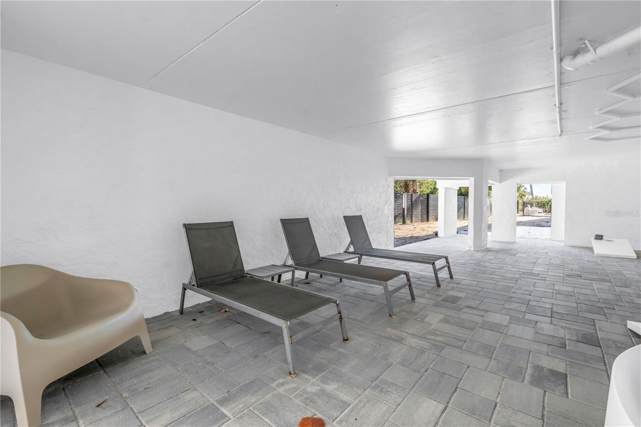 450 Beach Road, Unit 4, Sarasota, FL 34242 Photo