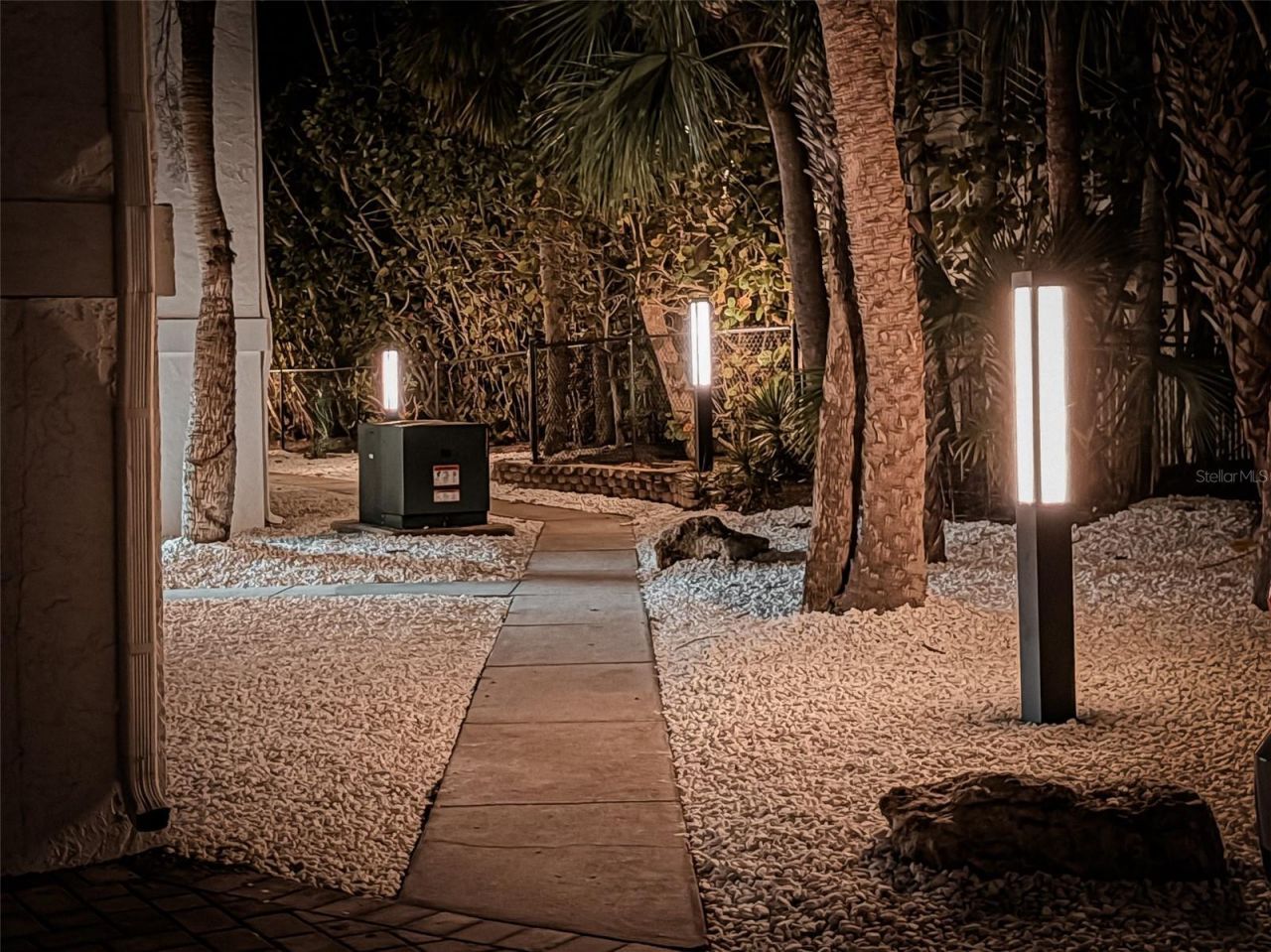 450 Beach Road, Unit 4, Sarasota, FL 34242 Photo