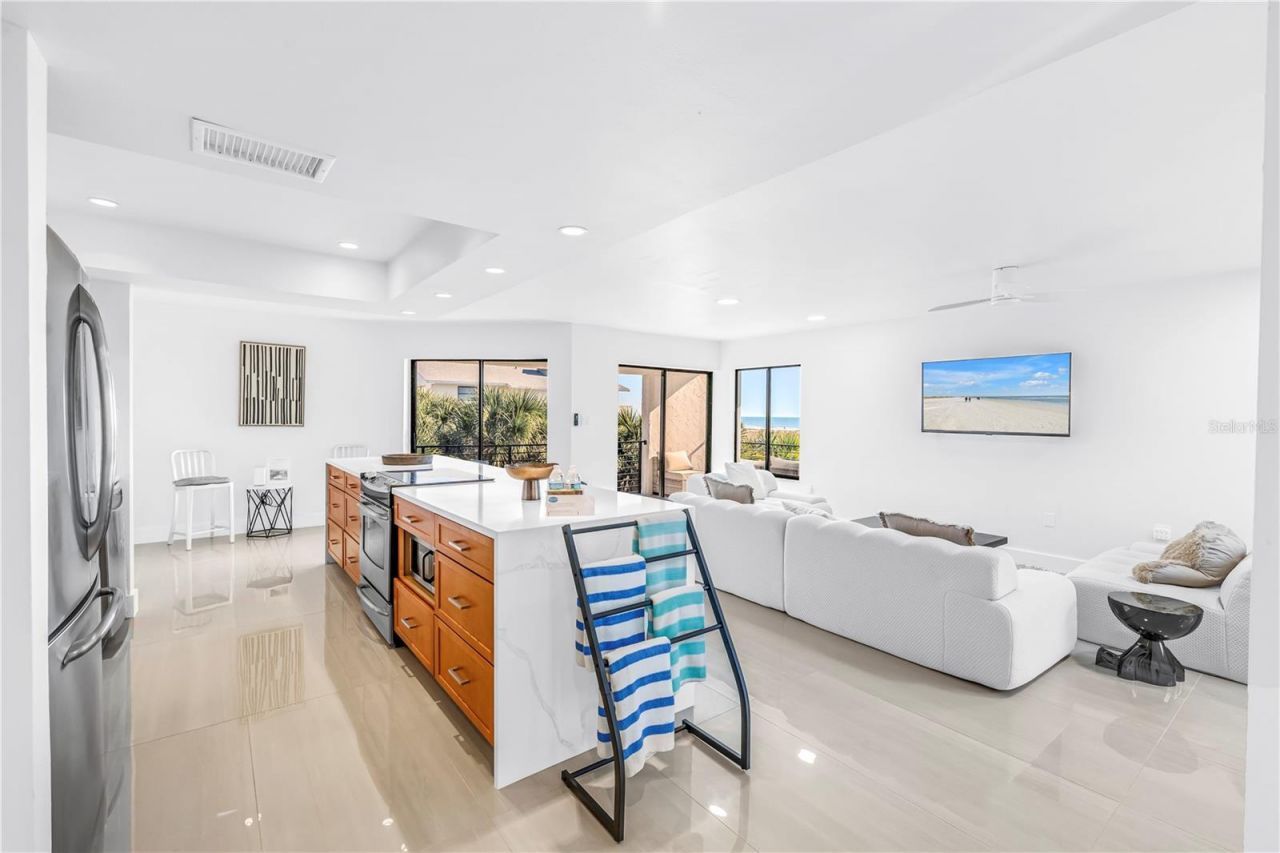 450 Beach Road, Unit 4, Sarasota, FL 34242 Photo