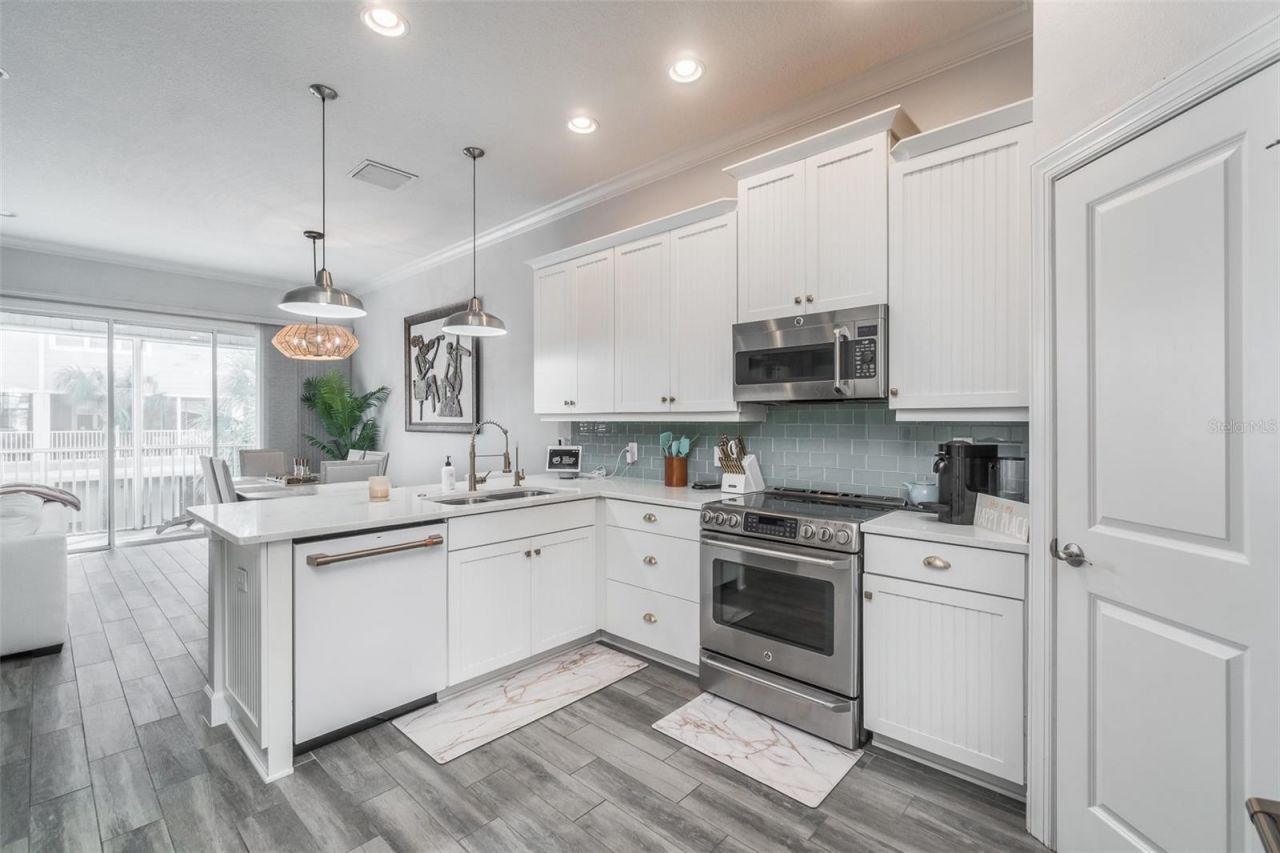 3162 Moorings Drive, Saint Petersburg, FL 33712 Photo