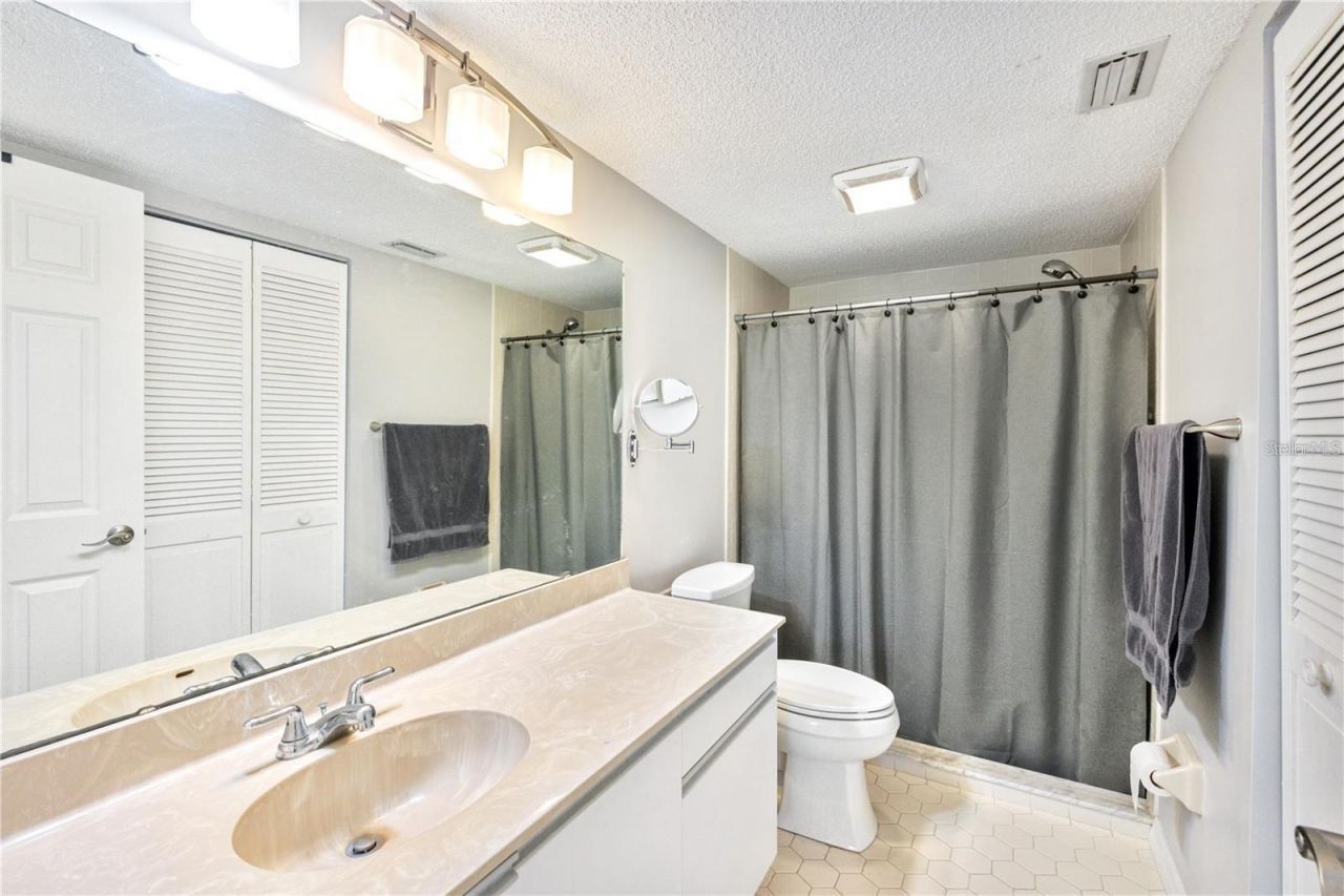 6211 Timber Lake Drive, Unit B9, Sarasota, FL 34243 Photo