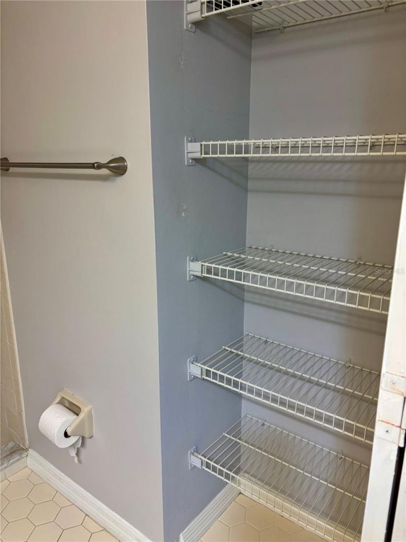 6211 Timber Lake Drive, Unit B9, Sarasota, FL 34243 Photo