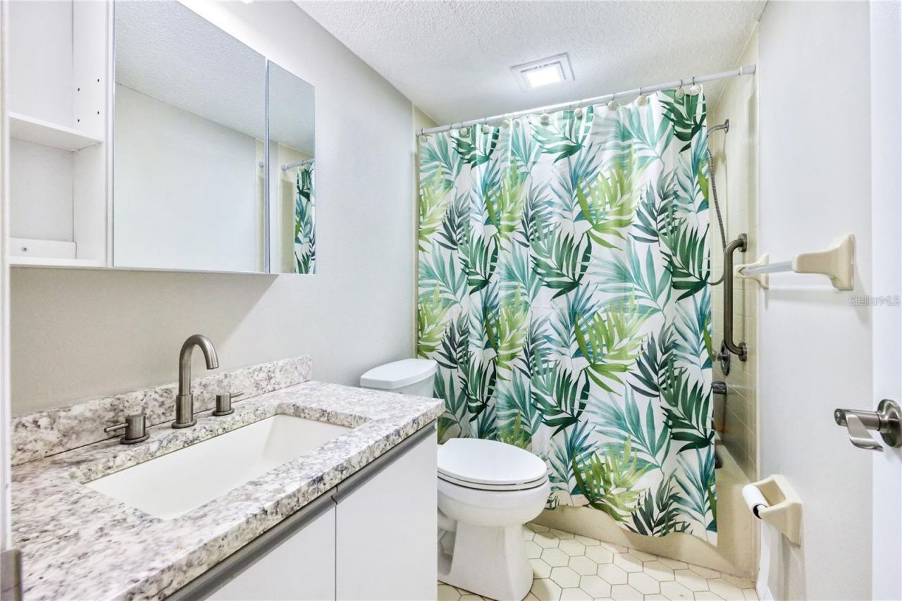 6211 Timber Lake Drive, Unit B9, Sarasota, FL 34243 Photo