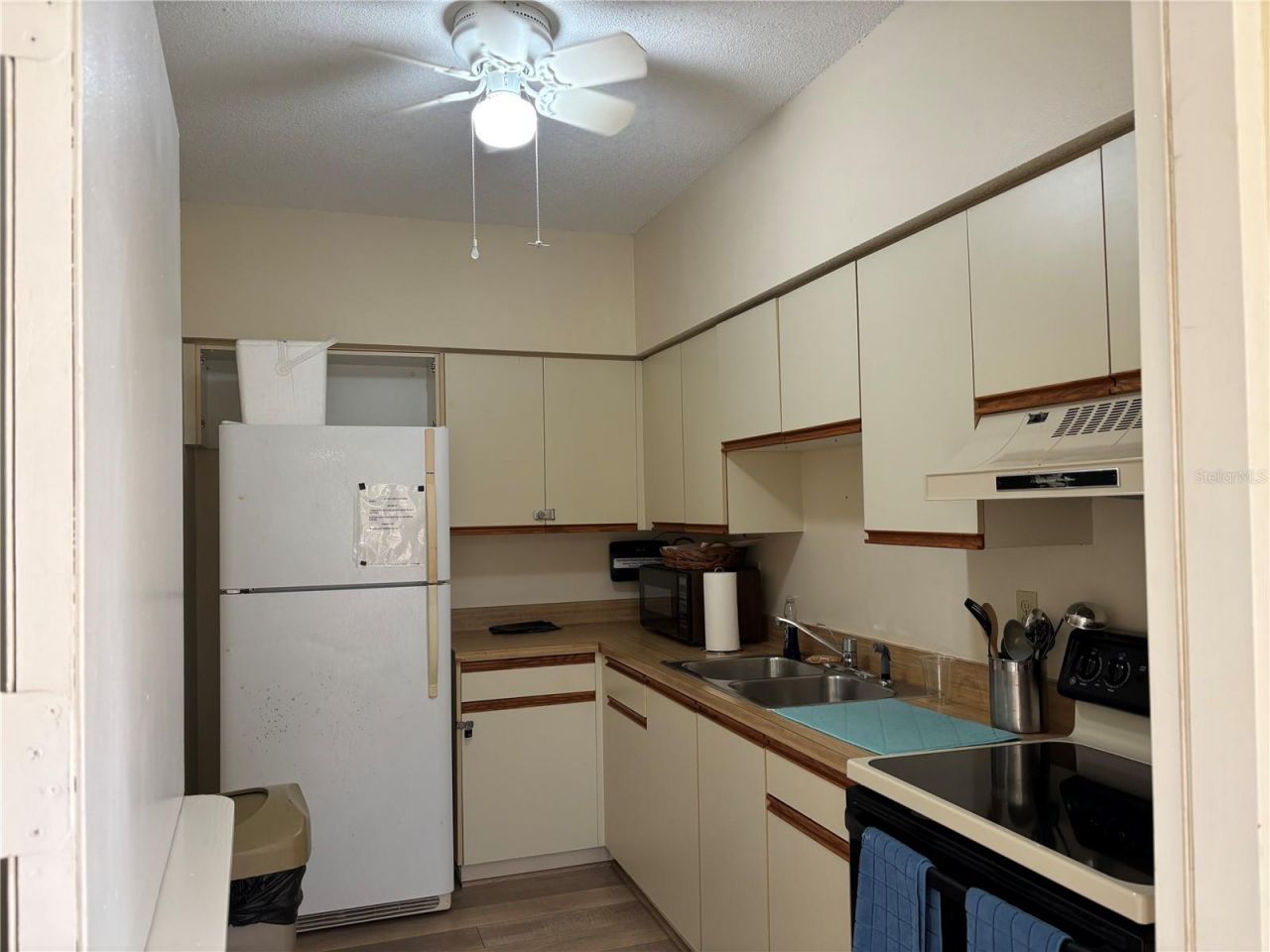 6211 Timber Lake Drive, Unit B9, Sarasota, FL 34243 Photo