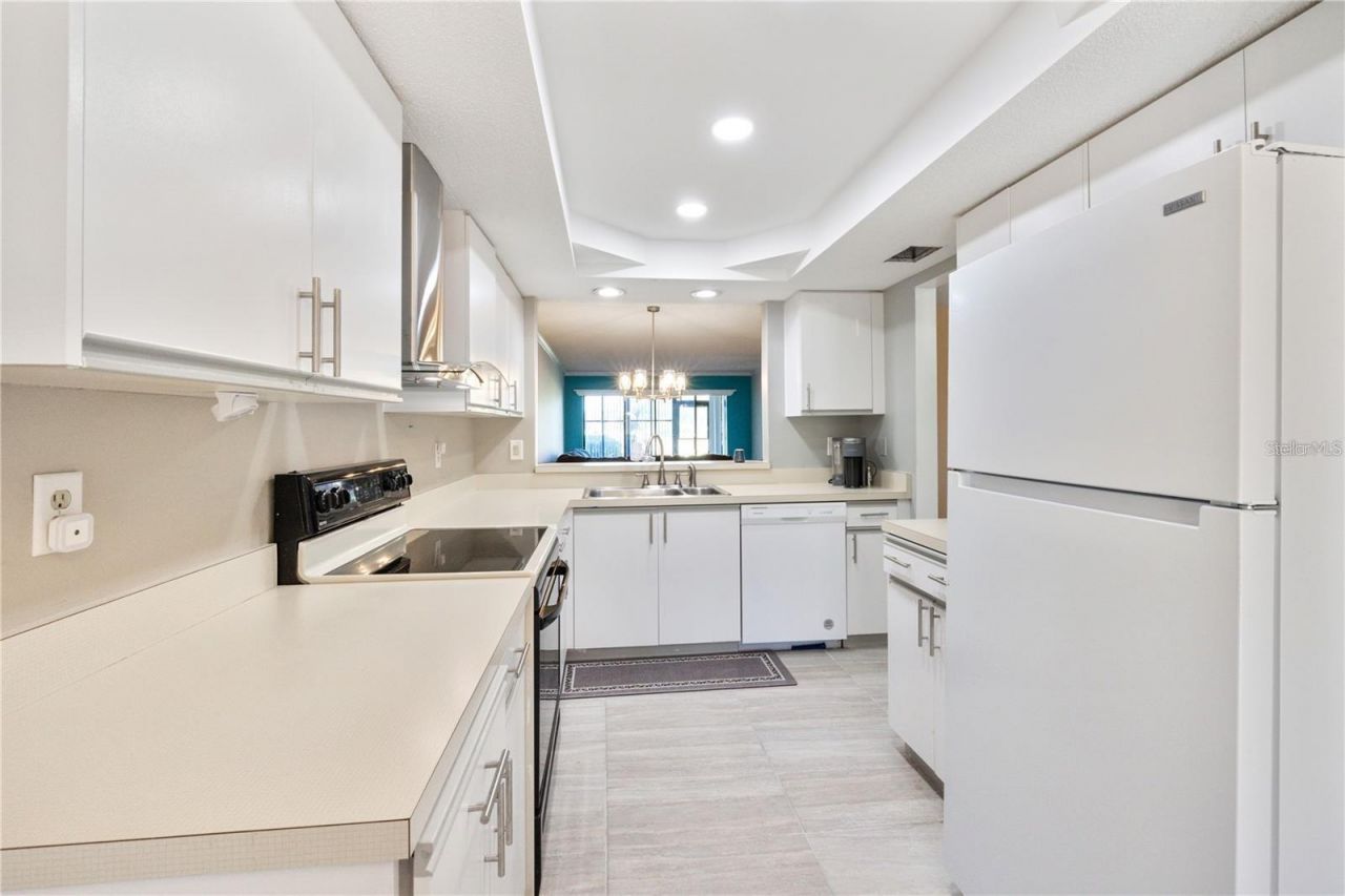 6211 Timber Lake Drive, Unit B9, Sarasota, FL 34243 Photo