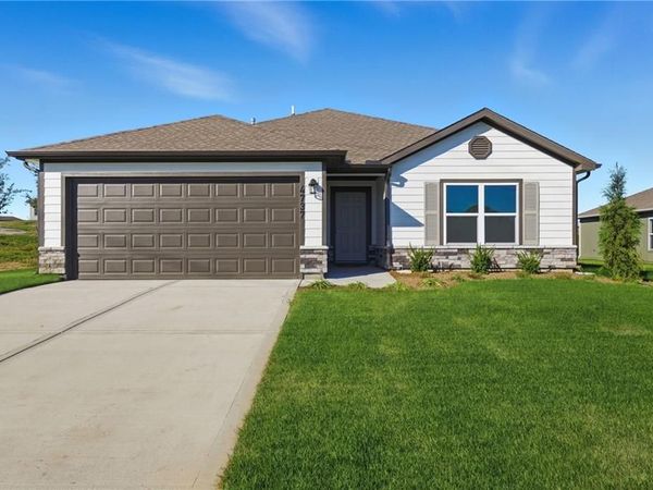 20207 W 195th Street, Spring Hill, KS 66083