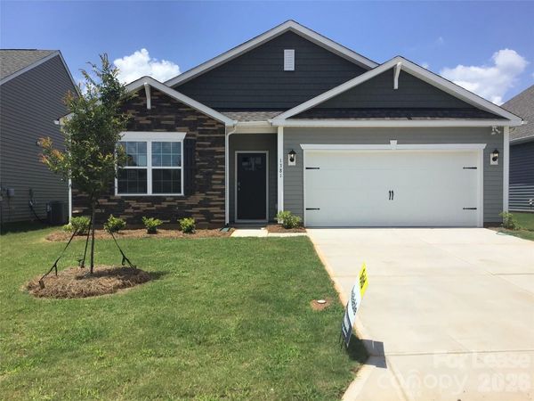 1381 6th Street NE, Hickory, NC 28601