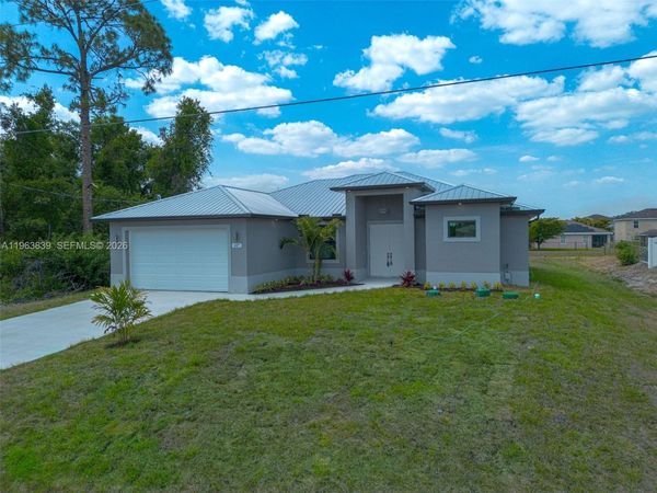 417 Paddock St , Lehigh Acres, FL 33974