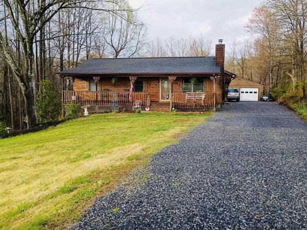 2579 Quarles RD, Thaxton, VA 24174