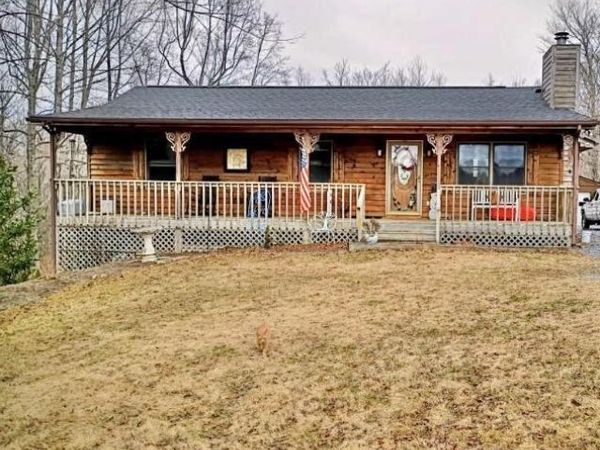 2579 Quarles RD, Thaxton, VA 24174