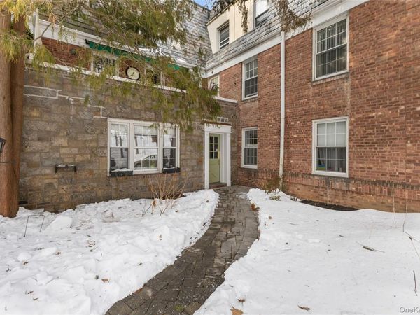 74 Pinewood Road, Unit 2F, Hartsdale, NY 10530