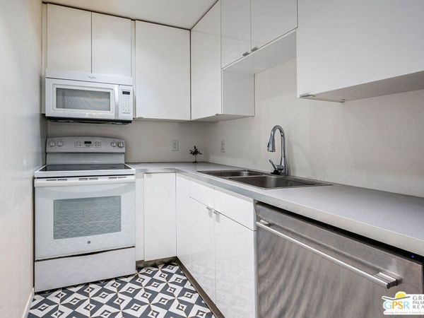 550 N Villa Court, Unit 205, Palm Springs, CA 92262