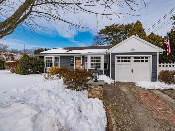 5 Breslau Street, Bay Shore, NY 11706