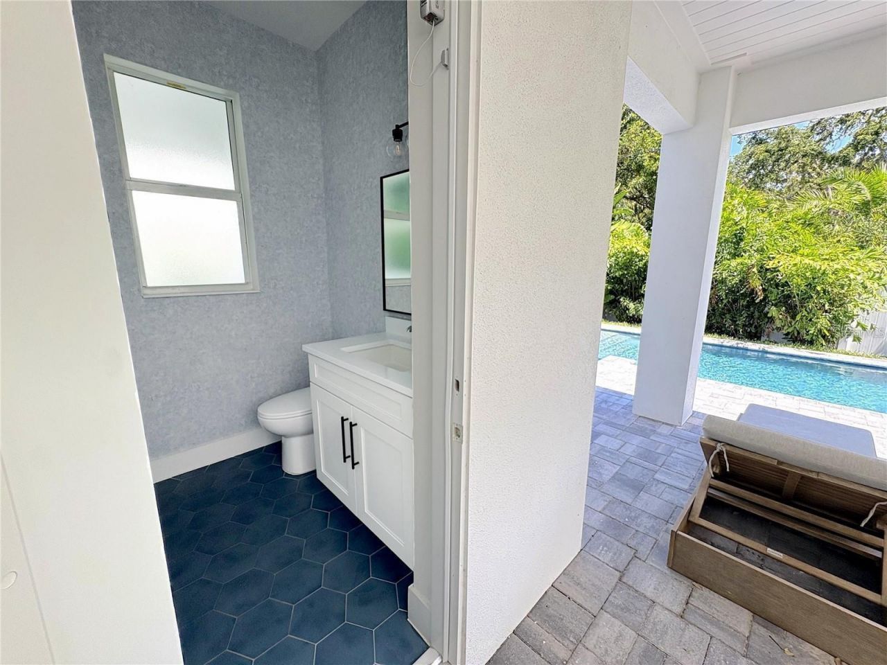 1647 Siesta Drive, Sarasota, FL 34239 Photo