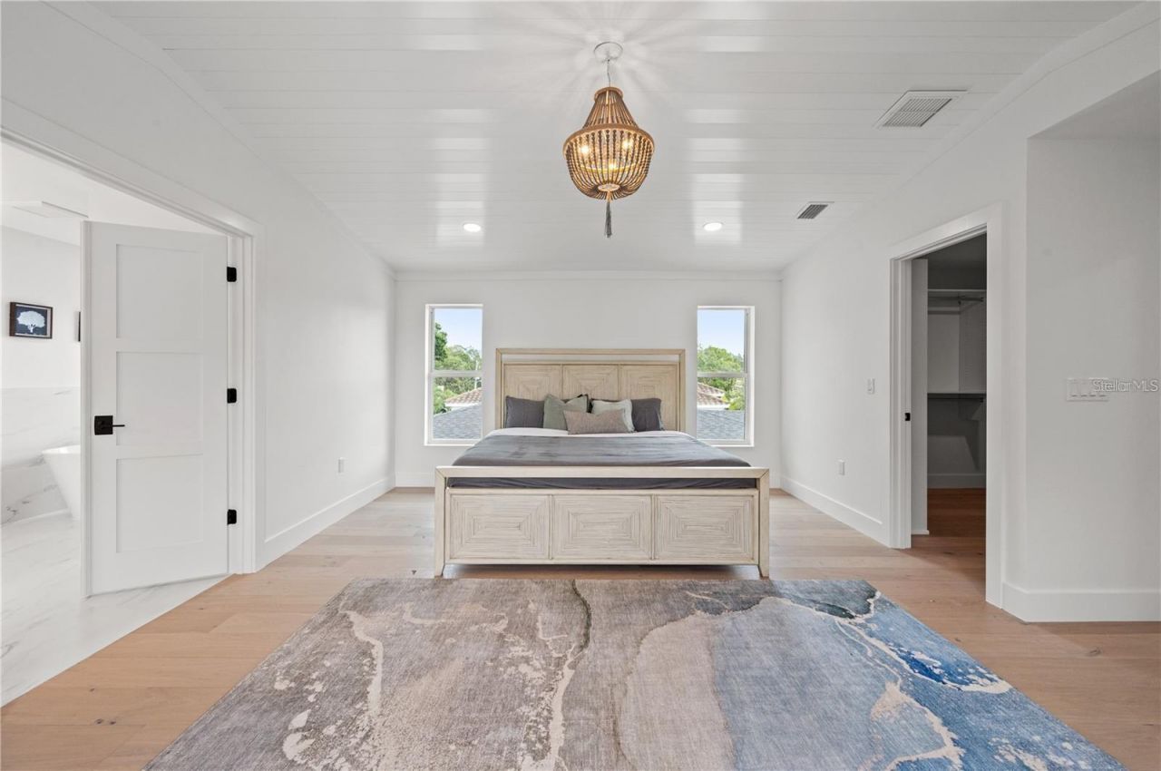 1647 Siesta Drive, Sarasota, FL 34239 Photo