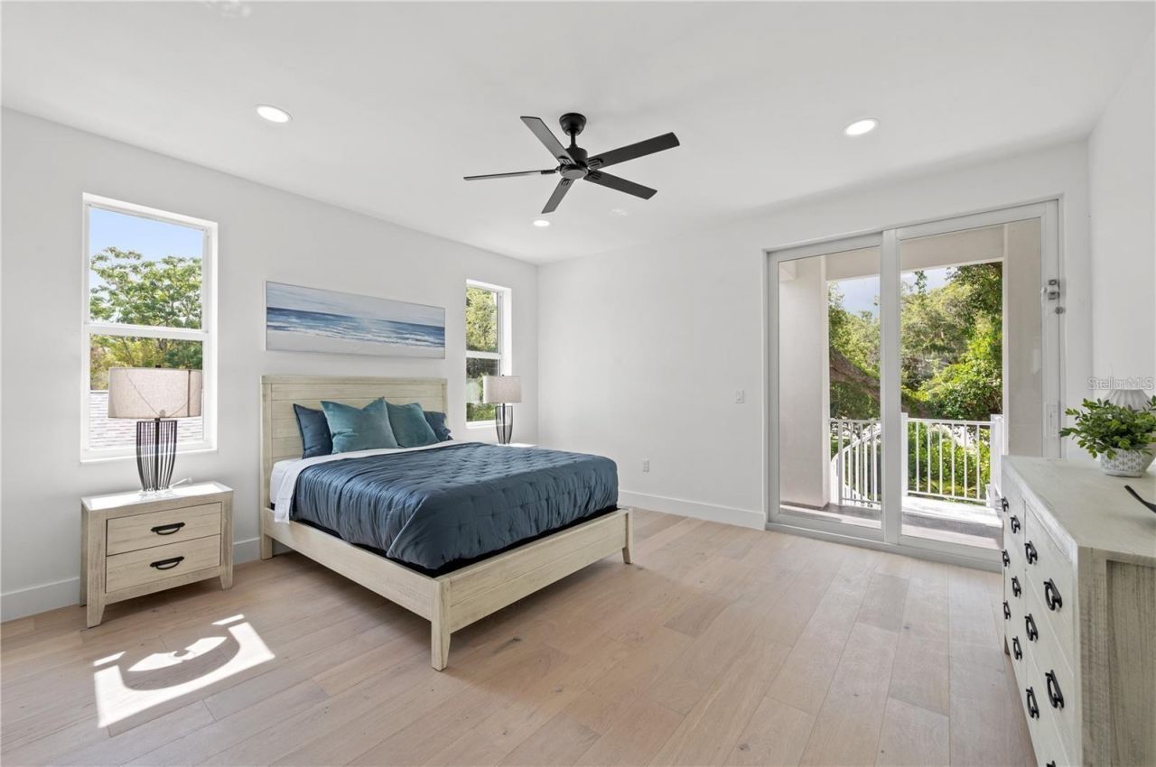 1647 Siesta Drive, Sarasota, FL 34239 Photo