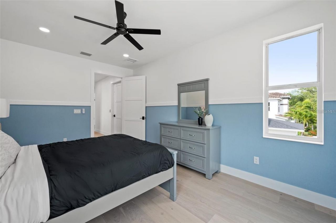 1647 Siesta Drive, Sarasota, FL 34239 Photo