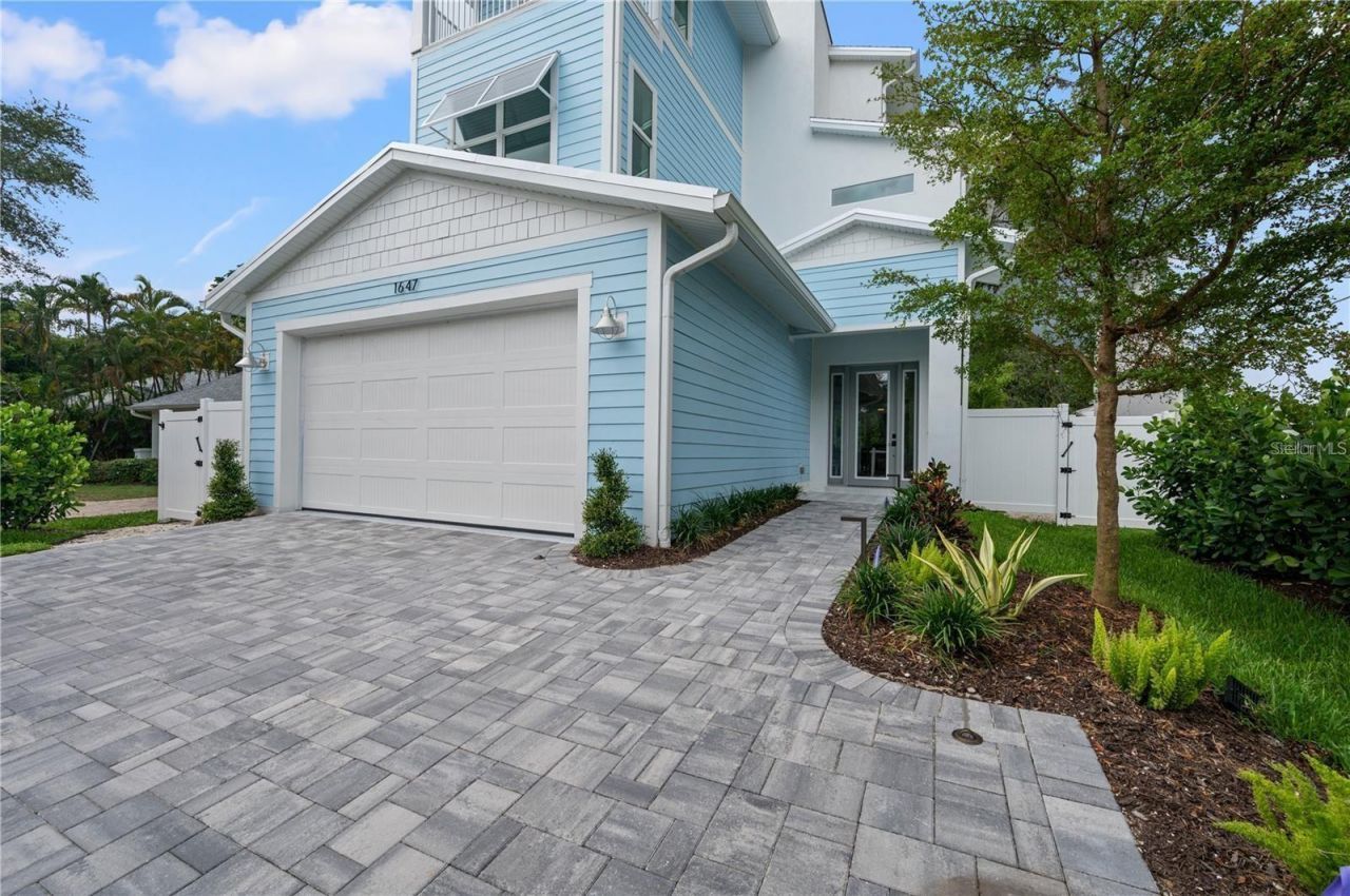 1647 Siesta Drive, Sarasota, FL 34239 Photo