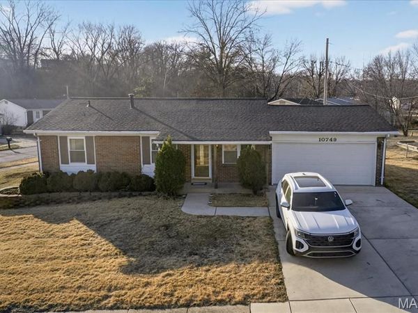 10749 Runningbrook Drive, Bellefontaine Nghbrs, MO 63137