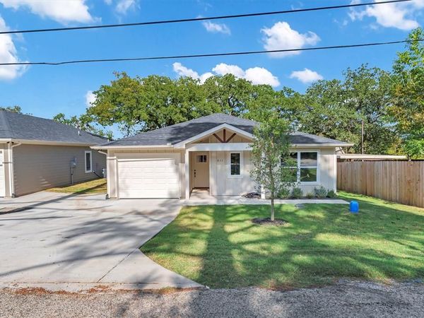 811 Branding Iron Trail, Granbury, TX 76049