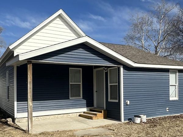 306 N 1St Street E, Delta, IA 52550