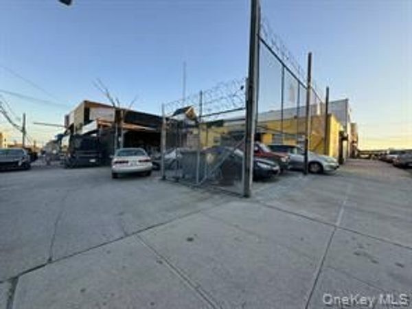 49-04 25th Ave, Astoria, NY 11377