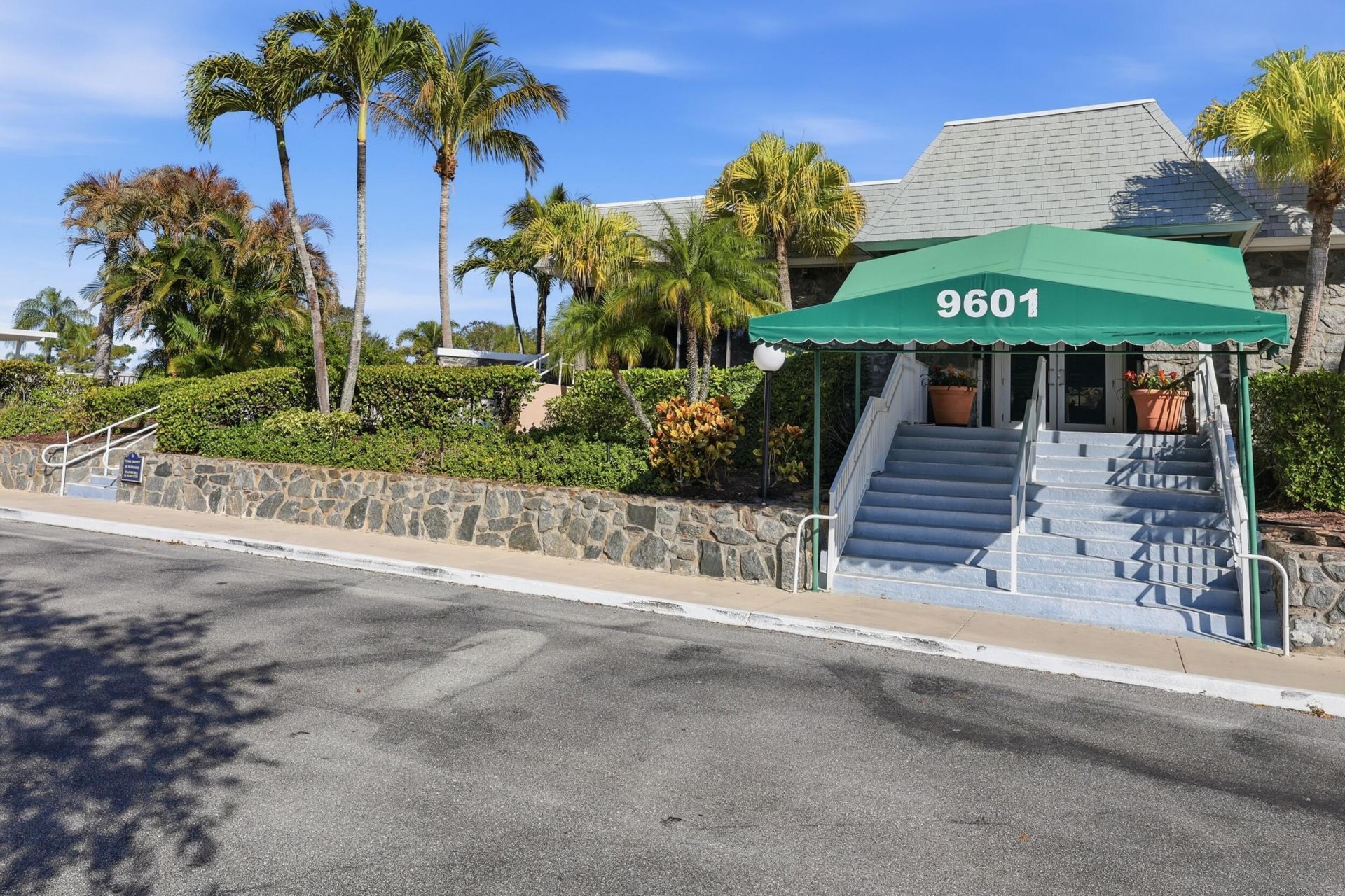 18081 SE Country Club Drive, Unit 6-60, Jupiter, FL 33469 Photo