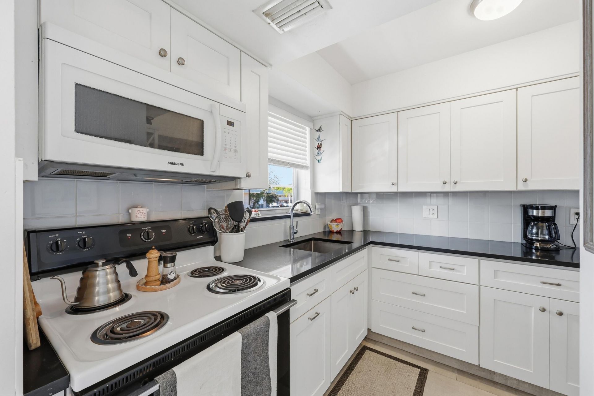 18081 SE Country Club Drive, Unit 6-60, Jupiter, FL 33469 Photo