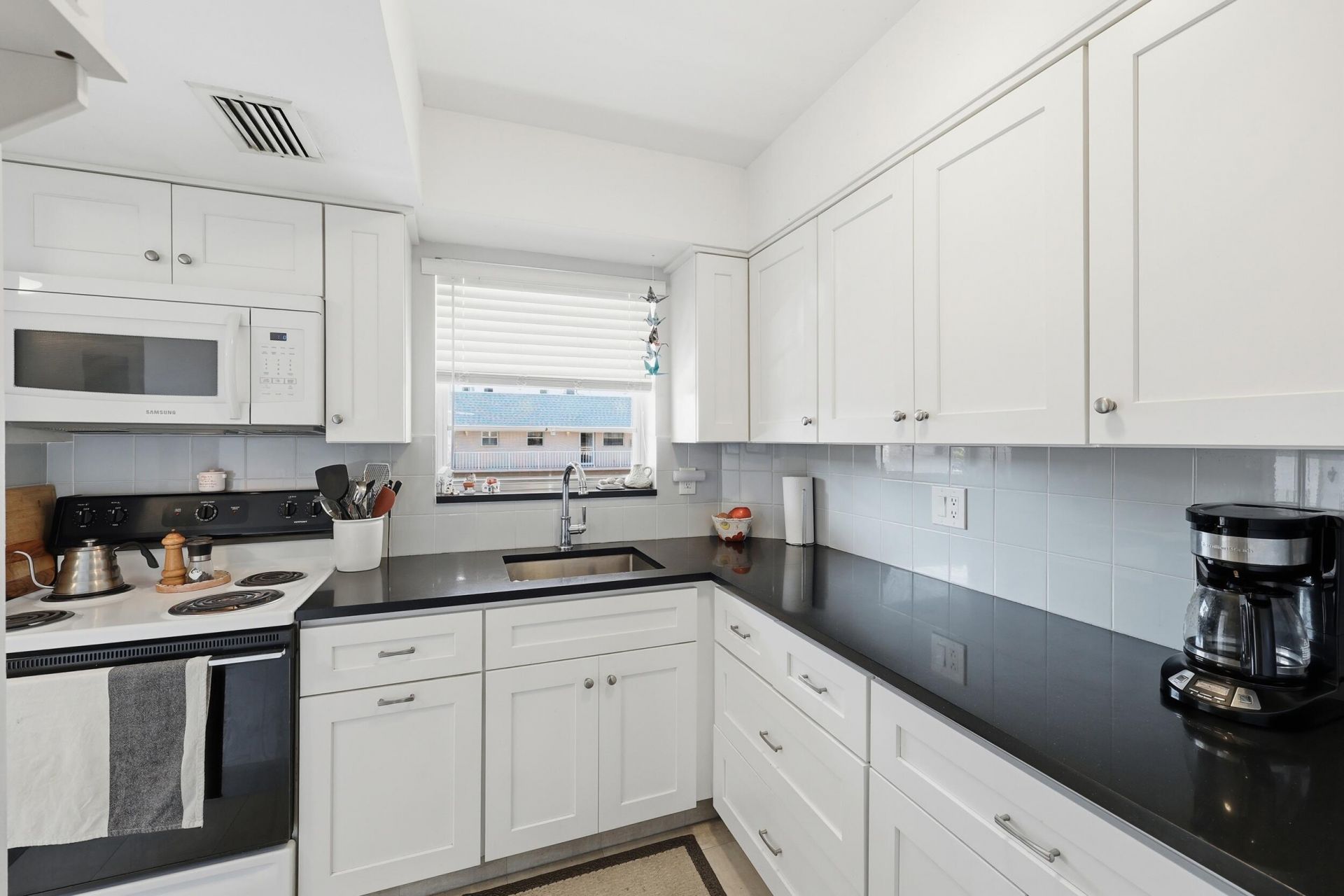 18081 SE Country Club Drive, Unit 6-60, Jupiter, FL 33469 Photo