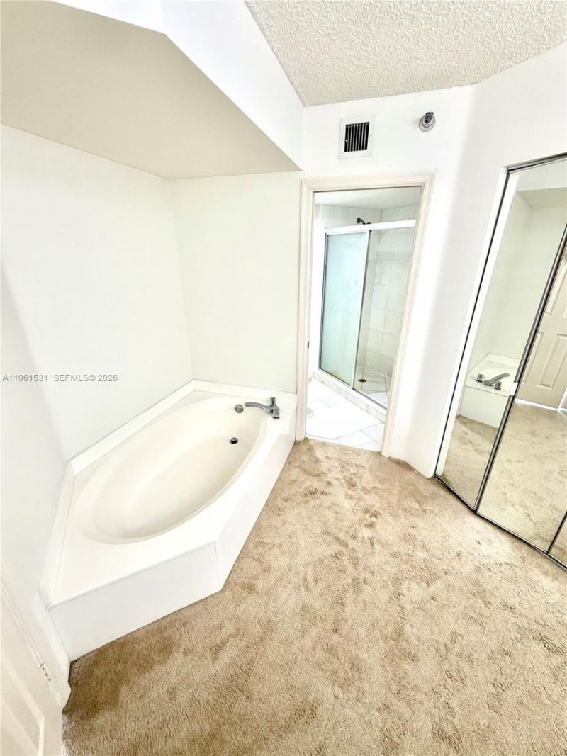 3530 Mystic Pointe Dr , Unit 2605, Aventura, FL 33180 Photo