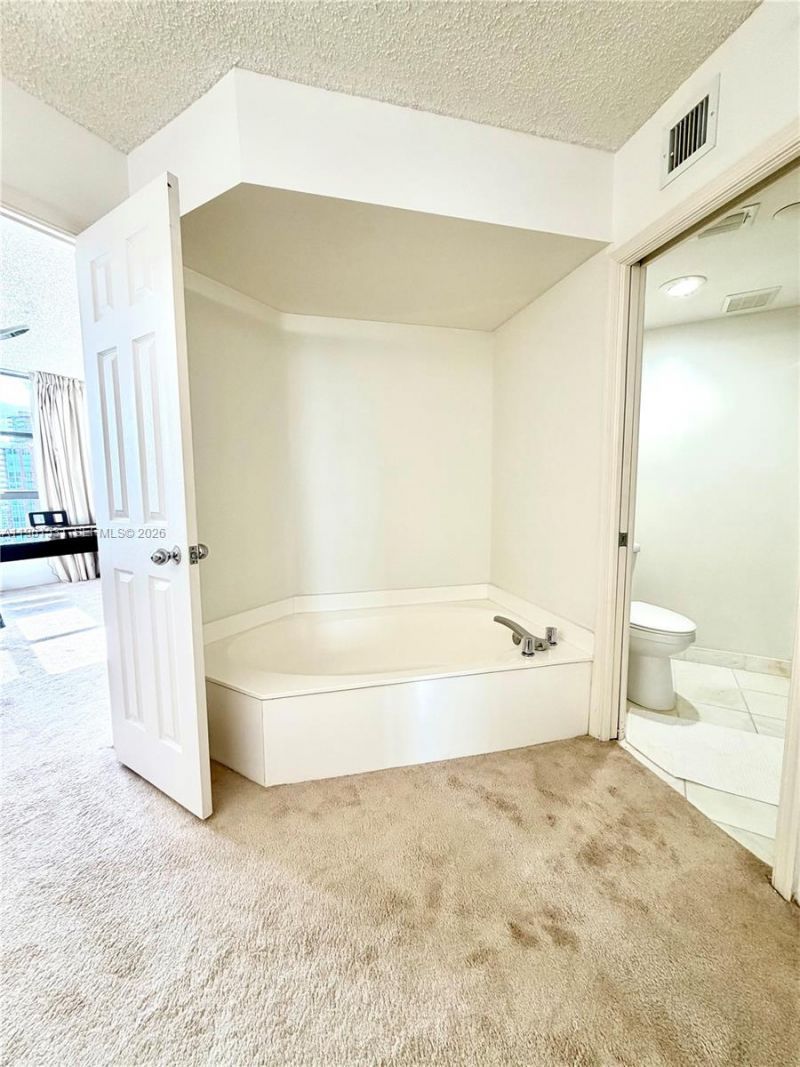 3530 Mystic Pointe Dr , Unit 2605, Aventura, FL 33180 Photo